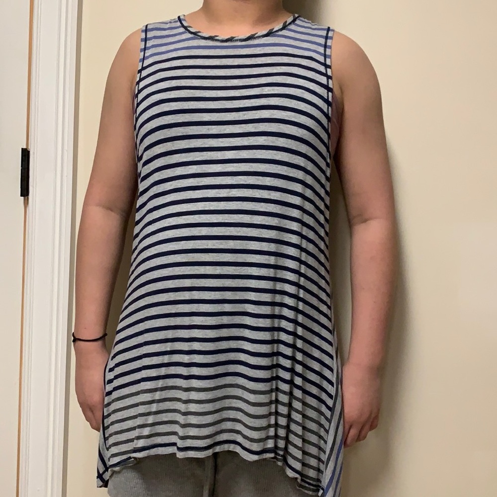 Very breathable sumner top with fun back cut out